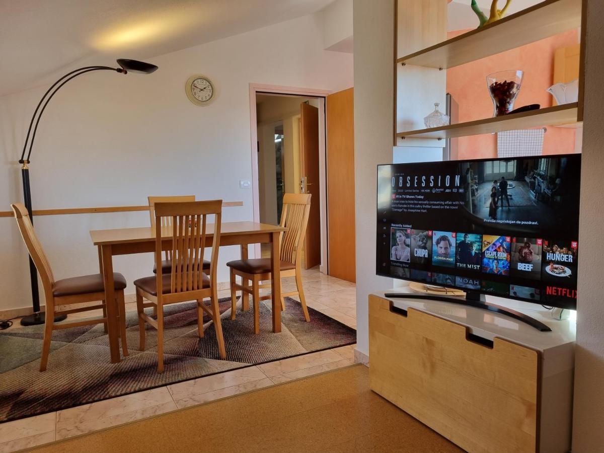 Apartma Katy Apartment อูมัค ภายนอก รูปภาพ