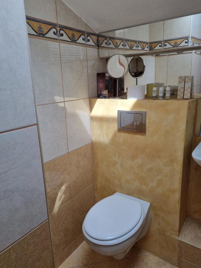 Apartma Katy Apartment อูมัค ภายนอก รูปภาพ