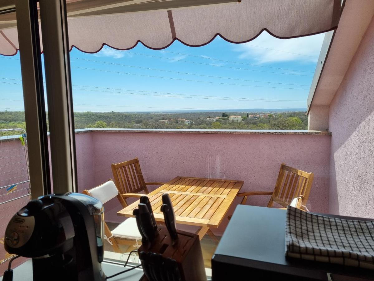 Apartma Katy Apartment อูมัค ภายนอก รูปภาพ