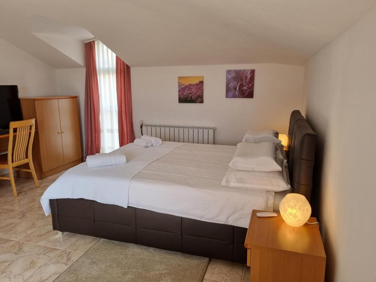 Apartma Katy Apartment อูมัค ภายนอก รูปภาพ