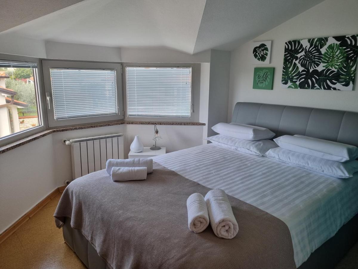 Apartma Katy Apartment อูมัค ภายนอก รูปภาพ