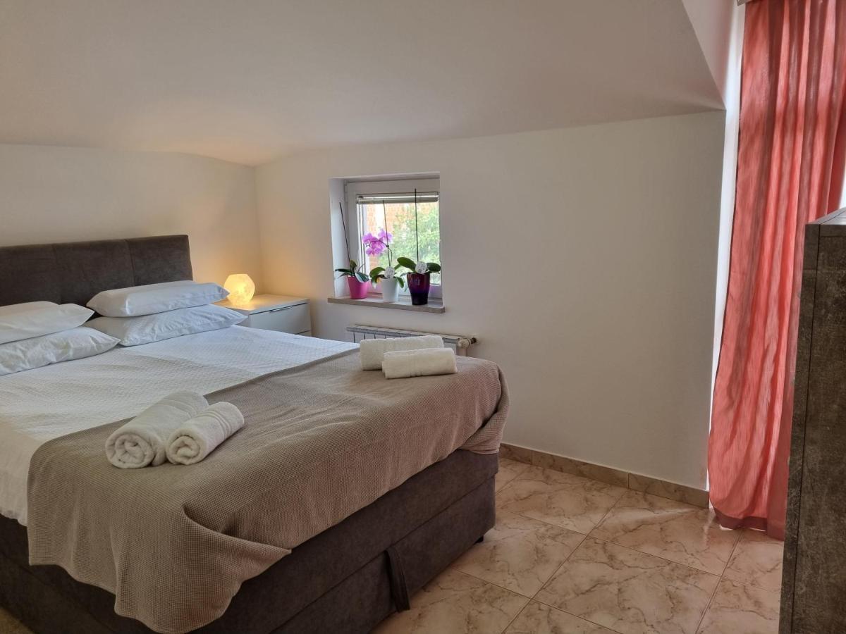 Apartma Katy Apartment อูมัค ภายนอก รูปภาพ