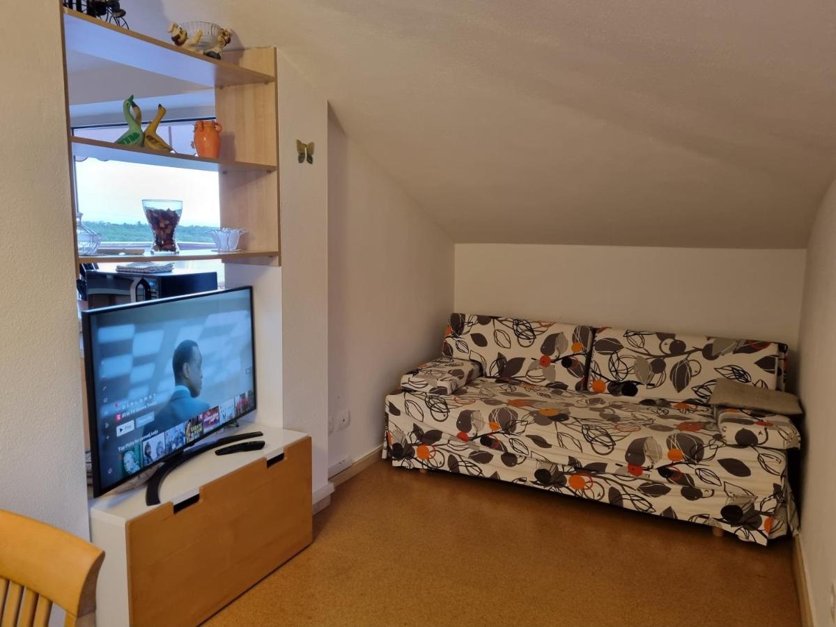 Apartma Katy Apartment อูมัค ภายนอก รูปภาพ