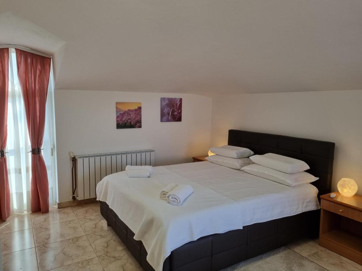 Apartma Katy Apartment อูมัค ภายนอก รูปภาพ