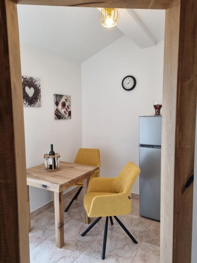 Apartma Katy Apartment อูมัค ภายนอก รูปภาพ
