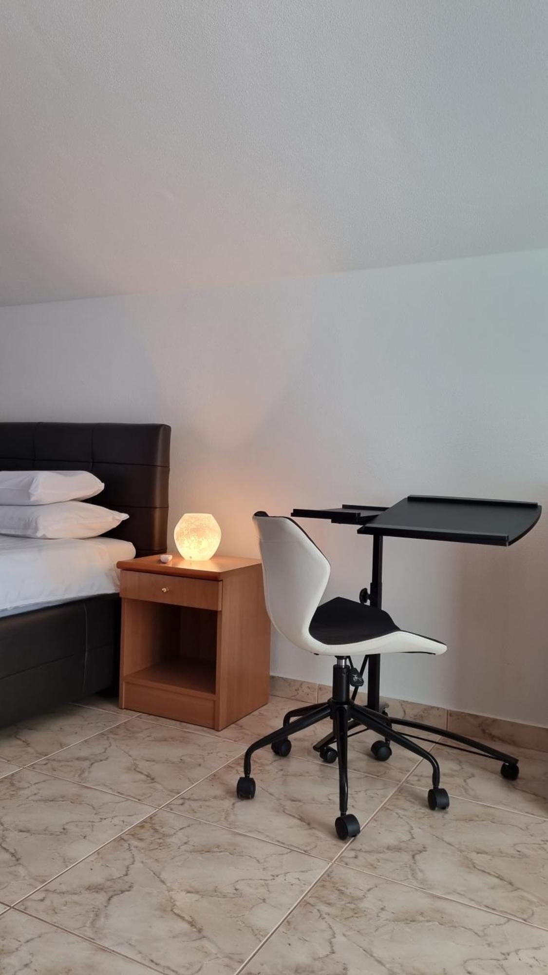 Apartma Katy Apartment อูมัค ภายนอก รูปภาพ